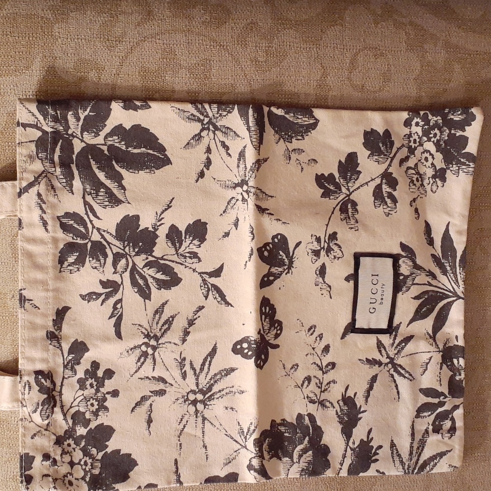 GUCCI FEMALE SATIN BLOOM POUCH TOTE NWT - Picture 5 of 11